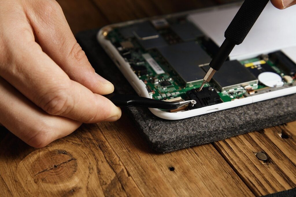 repair-8306657_1280